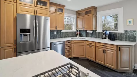 Kitchen - 320 Amazon Ave, Cincinnati, OH 45220 photo 3 of 4