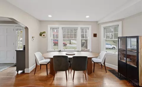 Dining - 320 Amazon Ave, Cincinnati, OH 45220 photo 2 of 3