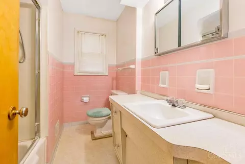 Bath - 330 Kenyon Dr, Hamilton, OH 45015 photo 1 of 1