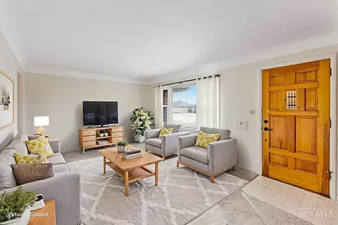 Living - 330 Kenyon Dr, Hamilton, OH 45015 photo 1 of 3