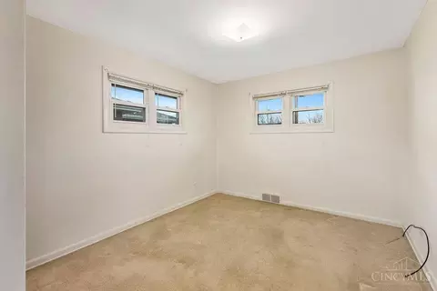 Bedroom - 330 Kenyon Dr, Hamilton, OH 45015 photo 6 of 7