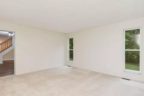 Living - 20 Heritage Hill Dr, Georgetown, OH 45121 photo 2 of 7