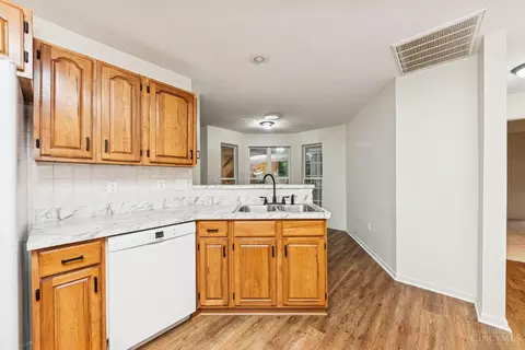Kitchen - 20 Heritage Hill Dr, Georgetown, OH 45121 photo 5 of 7