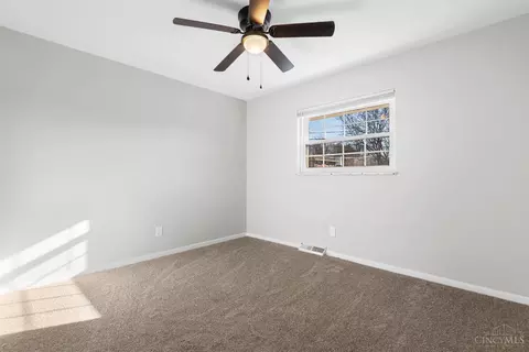 Bedroom - 5448 Robert Ave, Cincinnati, OH 45248 photo 4 of 5