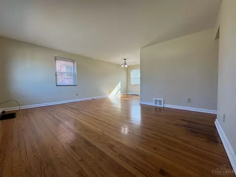 Living - 2507 Kellerman Ave, Golf Manor, OH 45237 photo 1 of 5