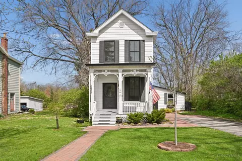 24 Sharon Rd, Glendale, OH 45246