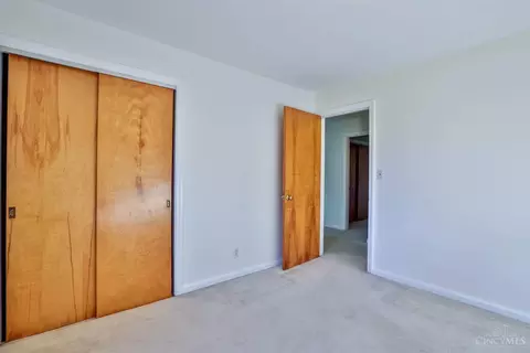 Bedroom - 10022 Lakeside Dr, Cincinnati, OH 45231 photo 7 of 7