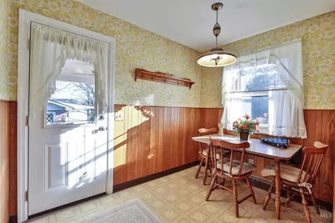 Dining - 10022 Lakeside Dr, Cincinnati, OH 45231 photo 3 of 3