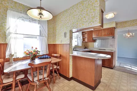 Kitchen - 10022 Lakeside Dr, Cincinnati, OH 45231 photo 4 of 4