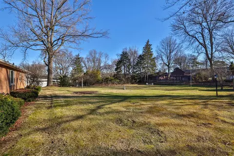 Exterior - 10022 Lakeside Dr, Cincinnati, OH 45231 photo 7 of 11