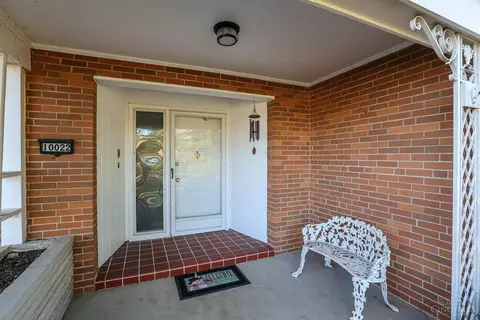 Exterior - 10022 Lakeside Dr, Cincinnati, OH 45231 photo 2 of 11