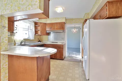 Kitchen - 10022 Lakeside Dr, Cincinnati, OH 45231 photo 1 of 4