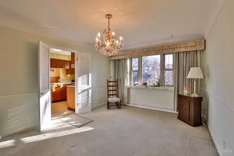 Dining - 10022 Lakeside Dr, Cincinnati, OH 45231 photo 2 of 3