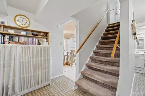 Entry Way - 3300 Pleasant Ave, Hamilton, OH 45015 photo 9 of 10