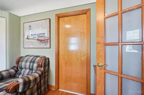 Entry Way - 3300 Pleasant Ave, Hamilton, OH 45015 photo 6 of 10