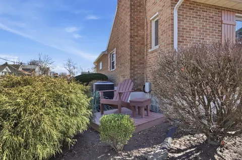 Exterior - 3300 Pleasant Ave, Hamilton, OH 45015 photo 5 of 26