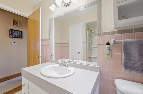 Bath - 3300 Pleasant Ave, Hamilton, OH 45015 photo 2 of 6