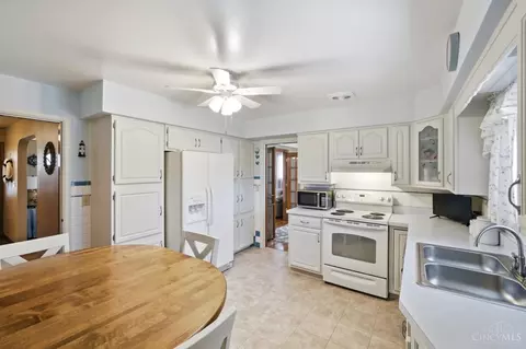 Kitchen - 3300 Pleasant Ave, Hamilton, OH 45015 photo 3 of 8