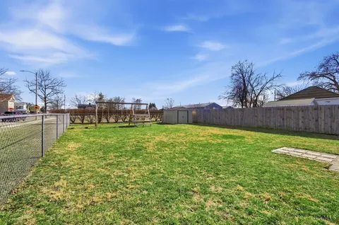 Exterior - 3300 Pleasant Ave, Hamilton, OH 45015 photo 20 of 26