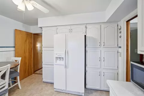Kitchen - 3300 Pleasant Ave, Hamilton, OH 45015 photo 4 of 8