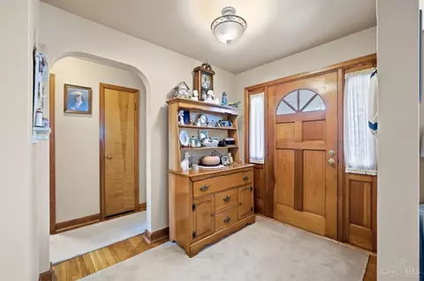 Entry Way - 3300 Pleasant Ave, Hamilton, OH 45015 photo 4 of 10