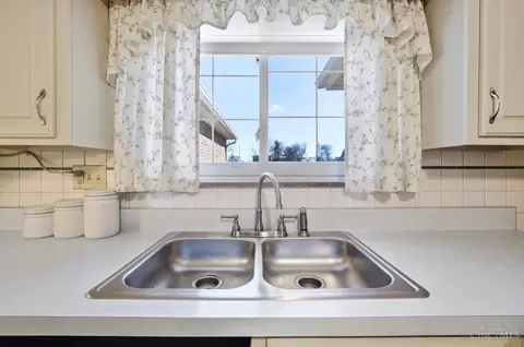 Kitchen - 3300 Pleasant Ave, Hamilton, OH 45015 photo 7 of 8