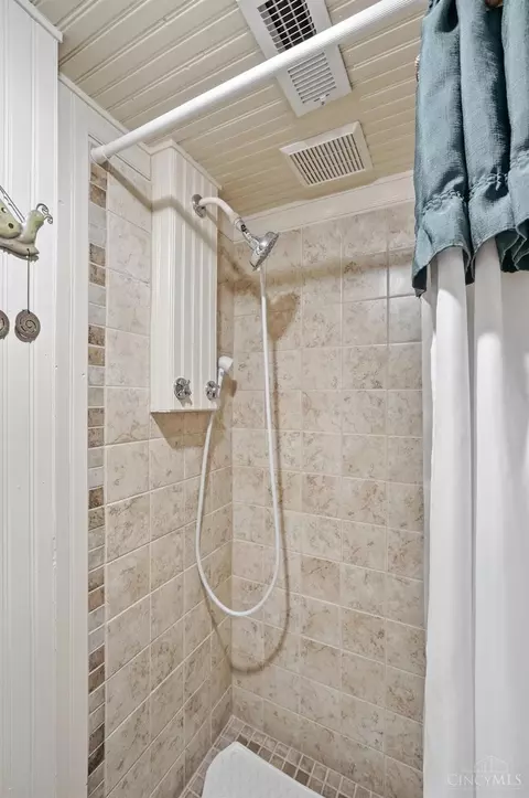 Bath - 3300 Pleasant Ave, Hamilton, OH 45015 photo 6 of 6