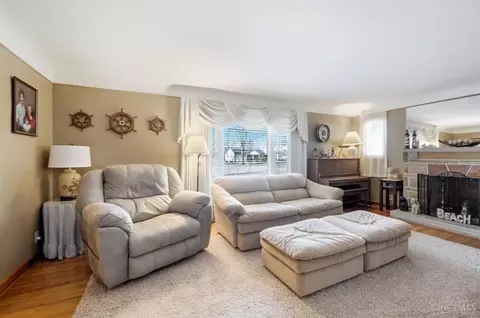 Living - 3300 Pleasant Ave, Hamilton, OH 45015 photo 2 of 4