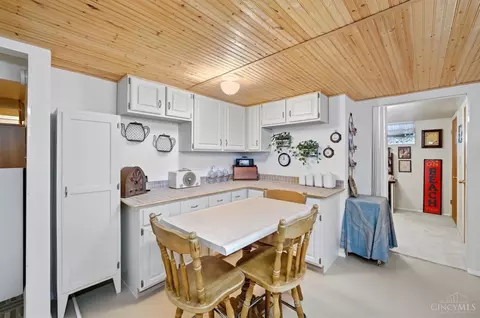 Kitchen - 3300 Pleasant Ave, Hamilton, OH 45015 photo 8 of 8