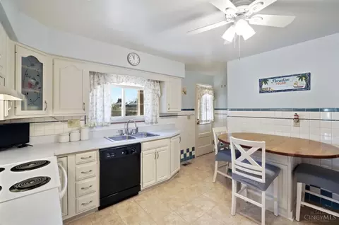 Kitchen - 3300 Pleasant Ave, Hamilton, OH 45015 photo 1 of 8