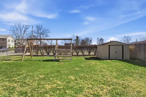 Exterior - 3300 Pleasant Ave, Hamilton, OH 45015 photo 21 of 26