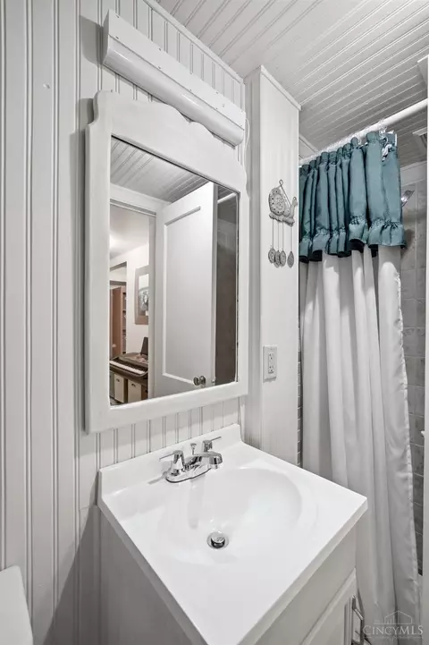 Bath - 3300 Pleasant Ave, Hamilton, OH 45015 photo 5 of 6