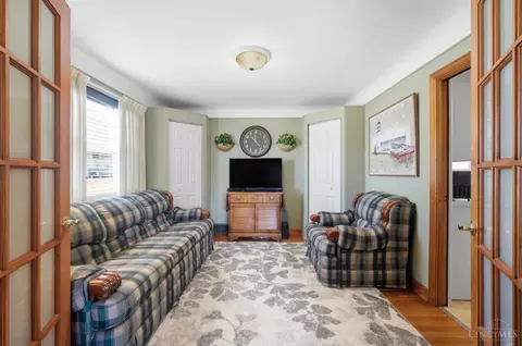 Living - 3300 Pleasant Ave, Hamilton, OH 45015 photo 3 of 4