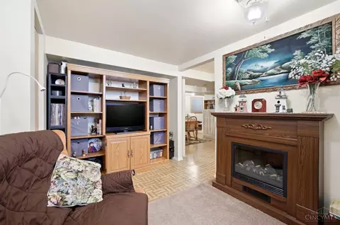 Living - 3300 Pleasant Ave, Hamilton, OH 45015 photo 4 of 4
