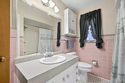 Bath - 3300 Pleasant Ave, Hamilton, OH 45015 photo 1 of 6
