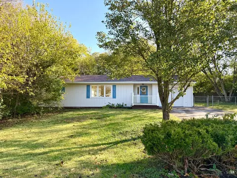 176 Lakeview Dr, Middletown, OH 45044