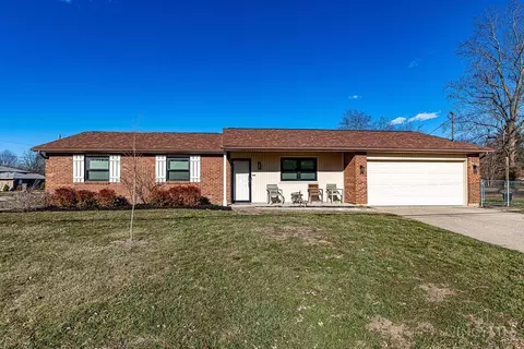 5720 Lake Circle Dr, Fairfield, OH 45014