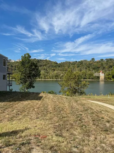 5731 Sanctuary Pl, Cincinnati, OH 45230 photo 2