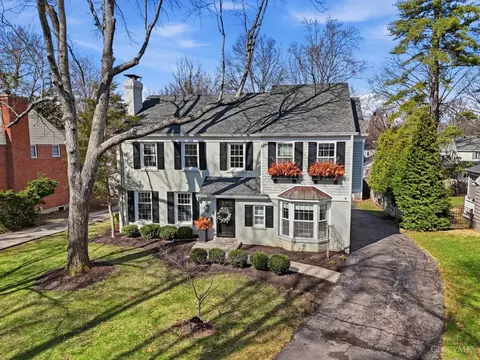6710 Miami Bluff Dr, Mariemont, OH 45227