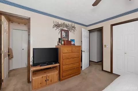 Bedroom - 46 Jackson Dell Ct, Cleves, OH 45002 photo 2 of 4