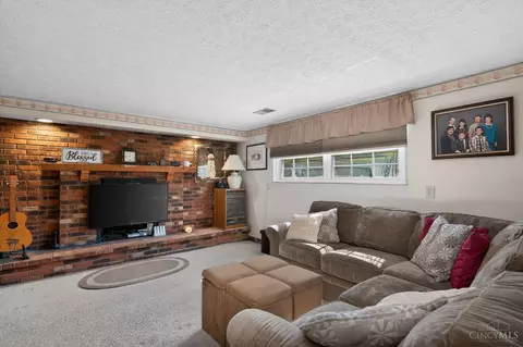 Living - 46 Jackson Dell Ct, Cleves, OH 45002 photo 3 of 5