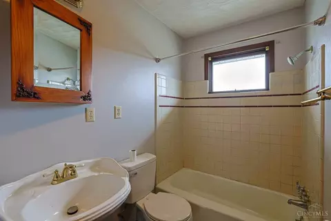 Bath - 4171 Bingamon Rd, Bethel, OH 45106 photo 1 of 3