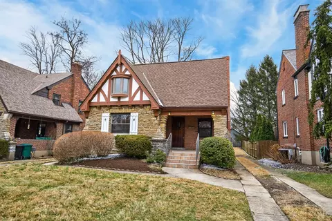 3830 Drakewood Dr, Cincinnati, OH 45209