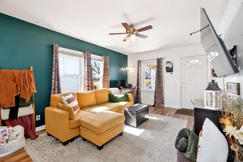 Living - 902 E St, Hamilton, OH 45013 photo 2 of 2