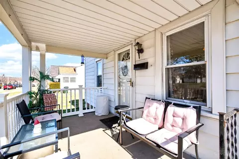 Exterior - 902 E St, Hamilton, OH 45013 photo 7 of 9