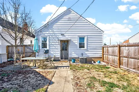Exterior - 902 E St, Hamilton, OH 45013 photo 2 of 9