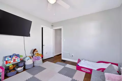 Bedroom - 902 E St, Hamilton, OH 45013 photo 1 of 4