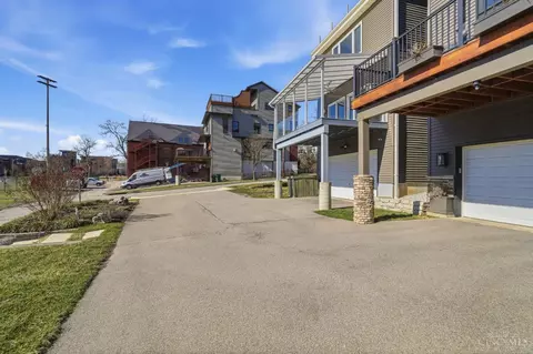 Exterior - 3003 Riverside Dr, Cincinnati, OH 45226 photo 7 of 10