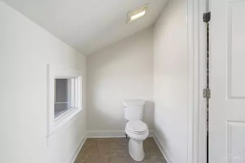 Bath - 3003 Riverside Dr, Cincinnati, OH 45226 photo 8 of 8