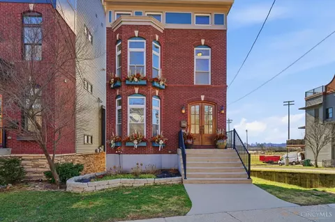 3003 Riverside Dr, Cincinnati, OH 45226